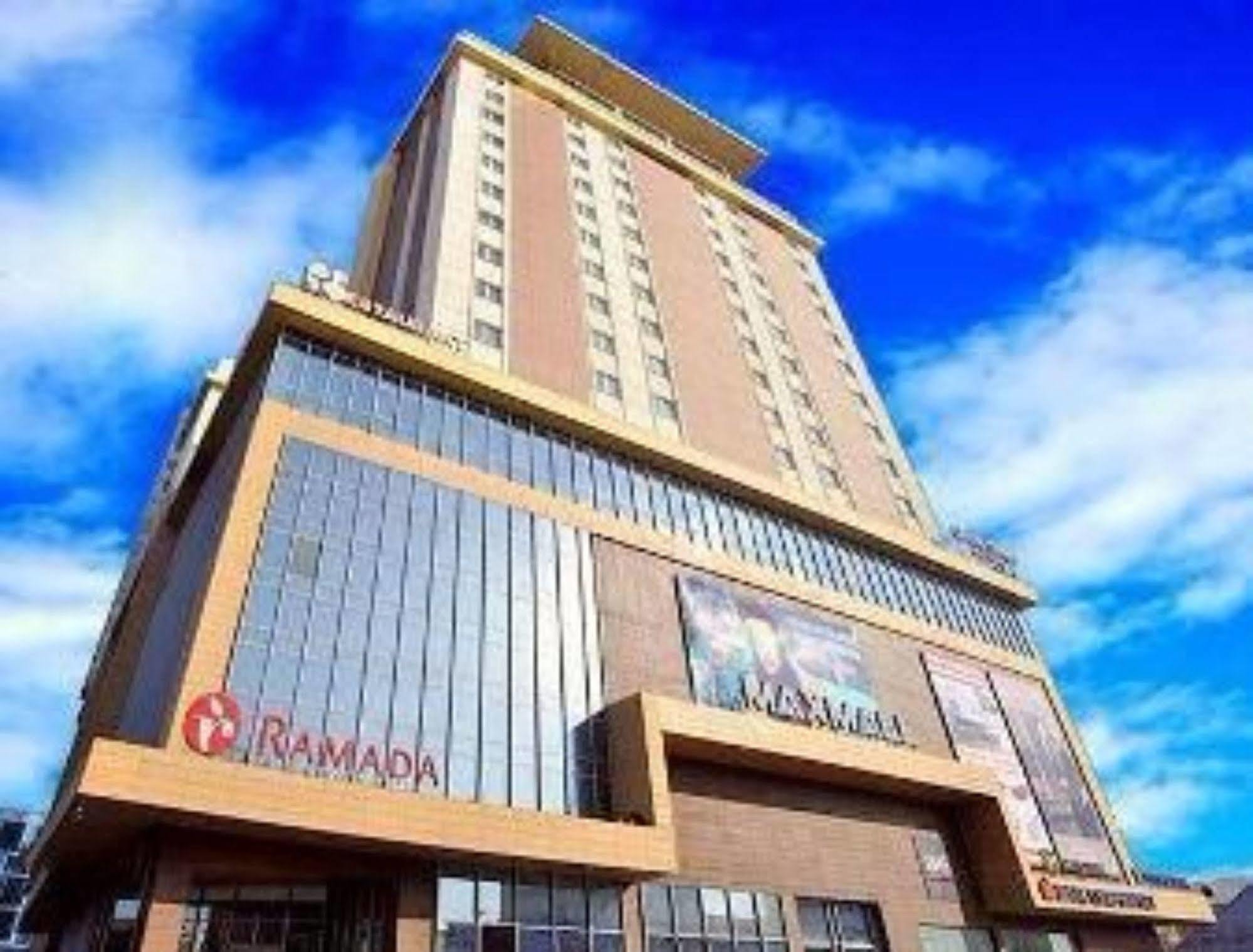 Ramada Ulaanbaatar City Center Esterno foto